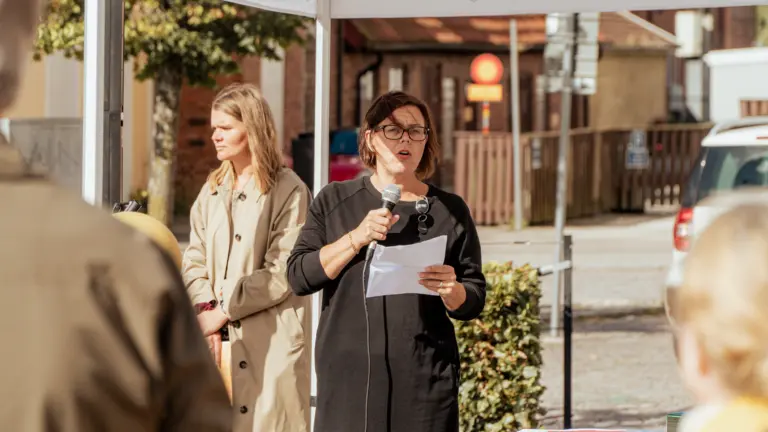 Emma Torell, delregional suicidpreventiv samordnare, inledde invigningen med tal