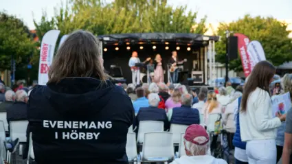 Mycket folk och härlig stämning under allsången.