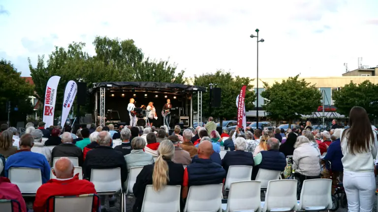 Mycket folk och härlig stämning under allsången.
