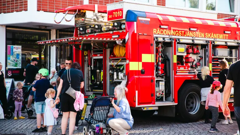 Räddningstjänsten var på plats och visade upp sin brandbil för nyfikna besökare.