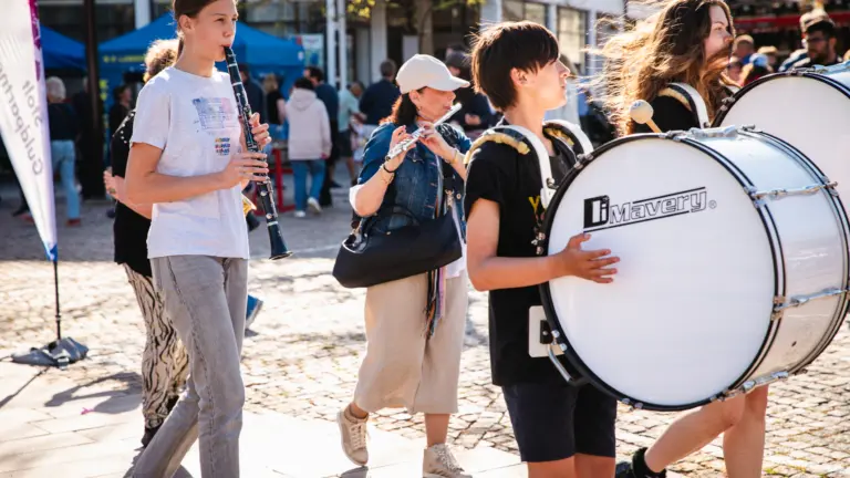 Elever från Kulturskolan under sambatåget.