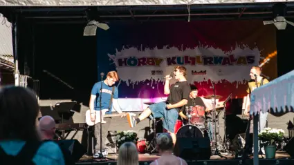 Punkbandet Two-42 från Hörby spelade på Bakfickans scen. 