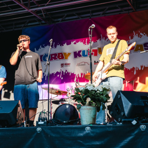 Punkbandet Two-42 från Hörby spelade på Bakfickans scen. 