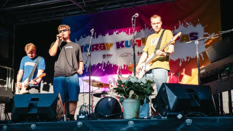 Punkbandet Two-42 från Hörby spelade på Bakfickans scen. 
