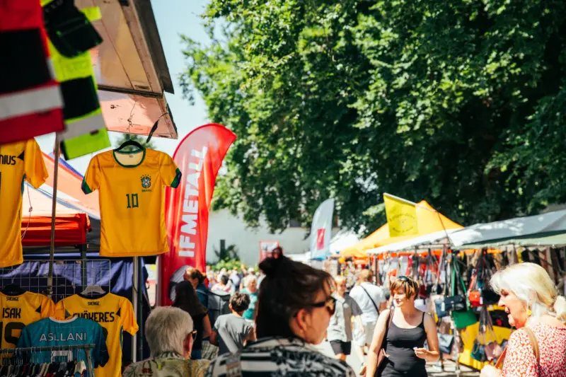 Mycket aktivitet på Torggatan!