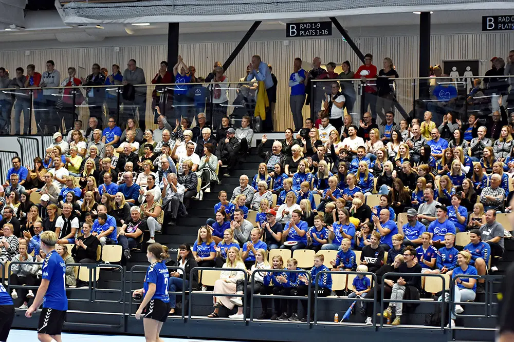 IK Lågan supportrar på match i Lågehallarna
