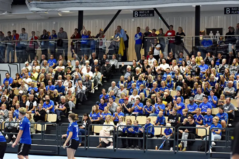 IK Lågan supportrar på match i Lågehallarna