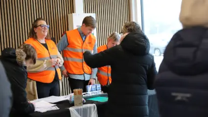 Kommunens medarbetare hälsar besökare välkomna
