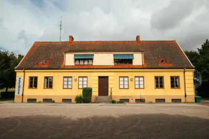 Gul byggnad