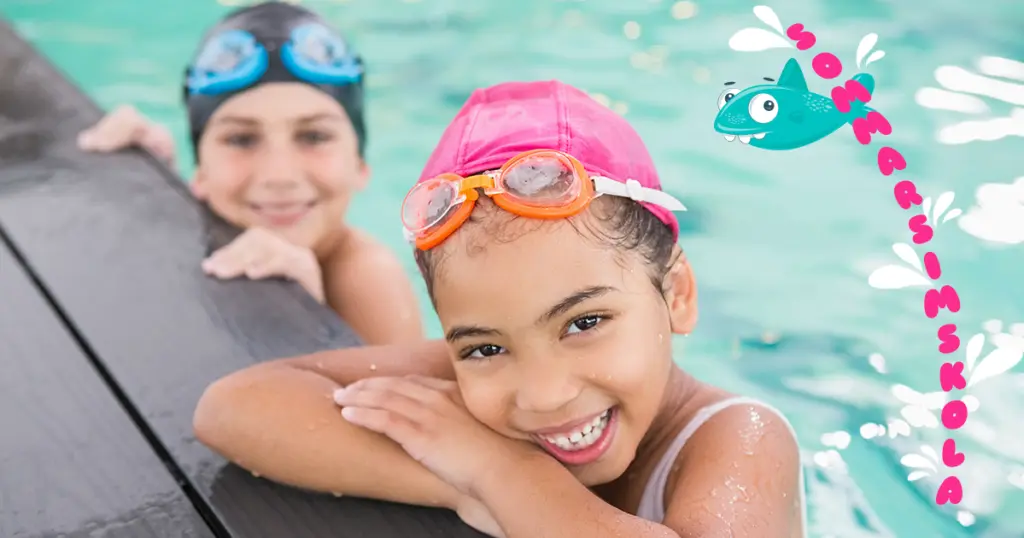 barn som hänger på en kant i en bassäng