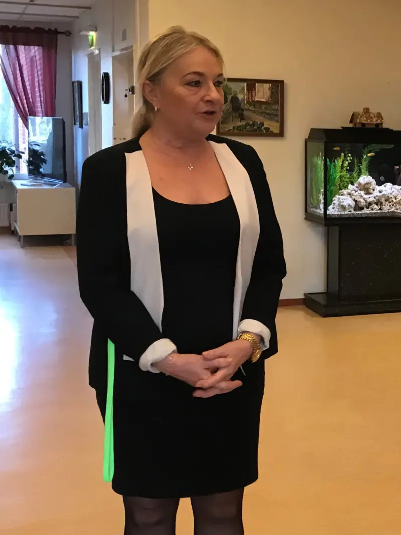 Anna Deregowska, som är enhetschef på Bokegården höll ett välkomsttal och skålade med middagsgästerna.