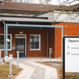 Öppenvårdens entré på Råbyvägen 41 i Hörby 