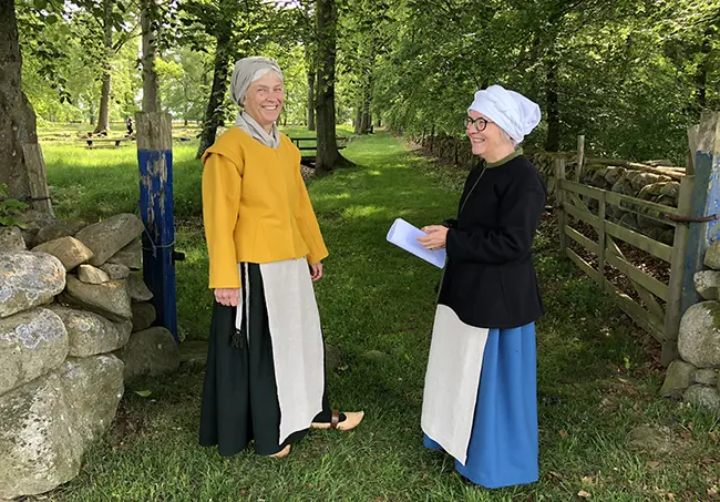 Gunilla Almqvist till höger har varit med och skrivit Hörbysåpans nya final och är även med i såpan.