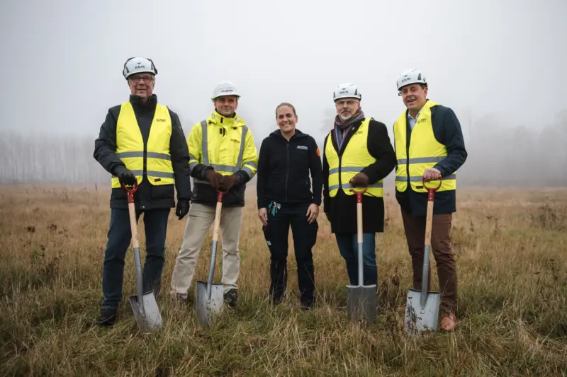 Lars-Göran Ritmer, kommunstyrelsens 1:e vice ordförande; Martin Andersson, vd på Nimab; Petra Geistrand, tillförordnad räddningschef; Anders Hansson, kommunstyrelsens ordförande och Jens Rosberg, ledamot i kommunstyrelsen.