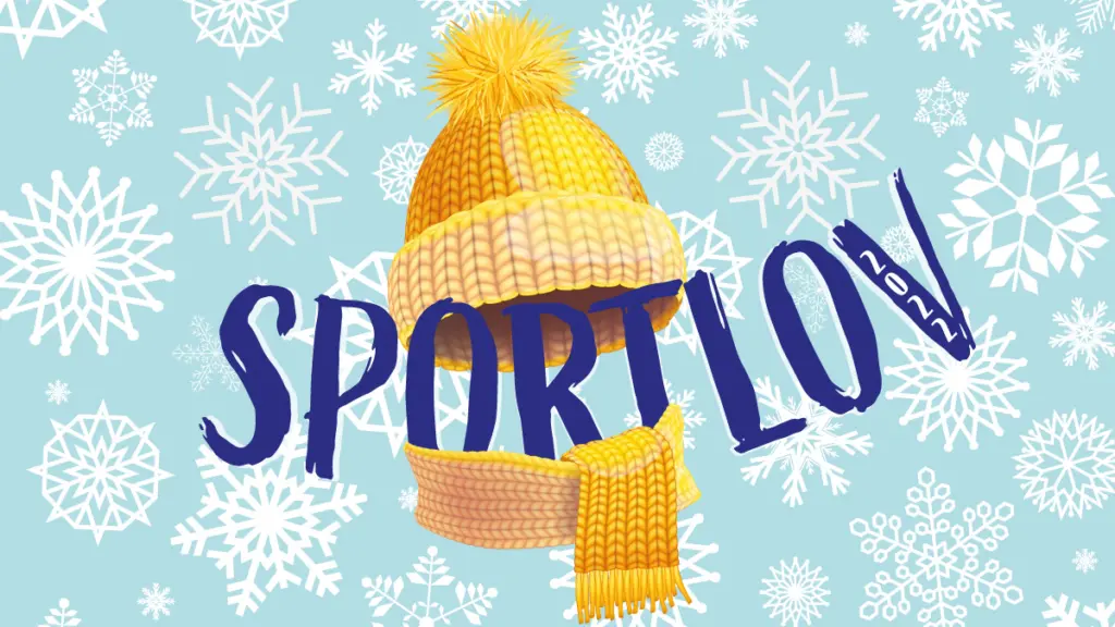 Gul mössa och halsduk på ordet sportlov 2022