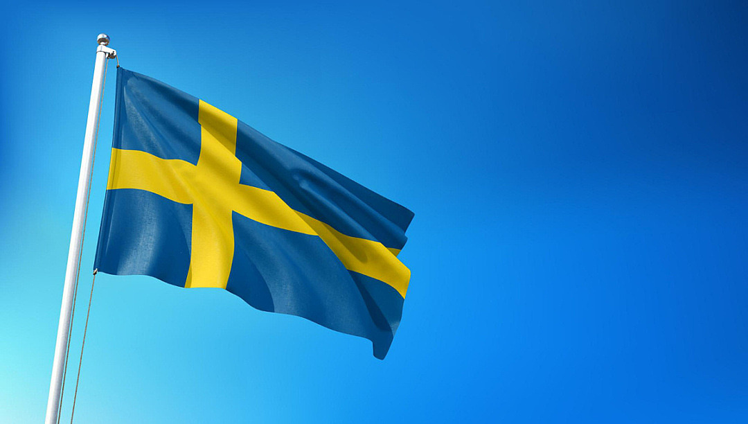 svenska flaggan på stång