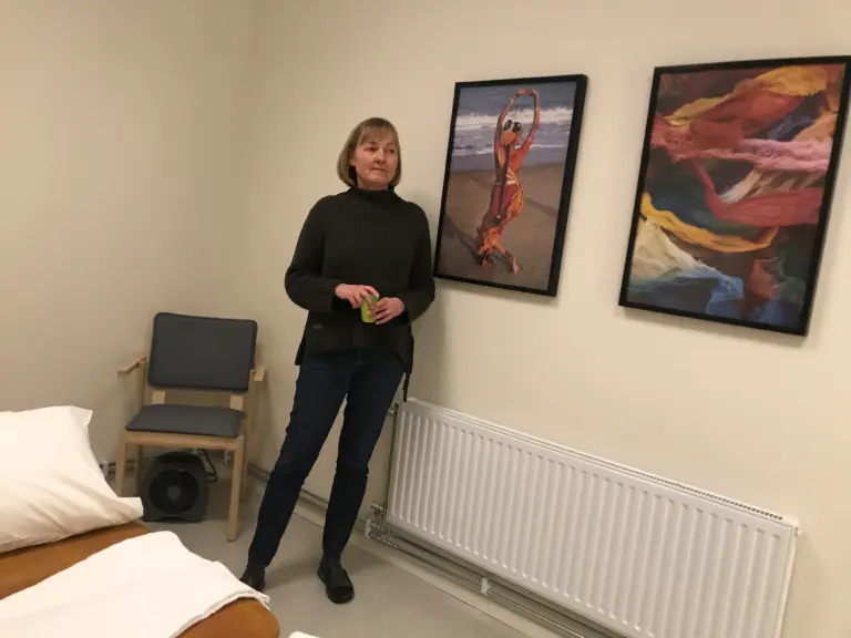 tavlor stol kvinna massagebänk