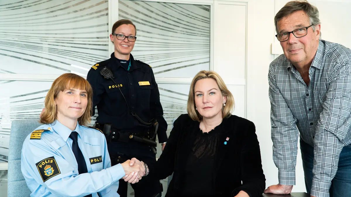 Foto: 2 poliser kommunalråd och biträdande kommunalråd
